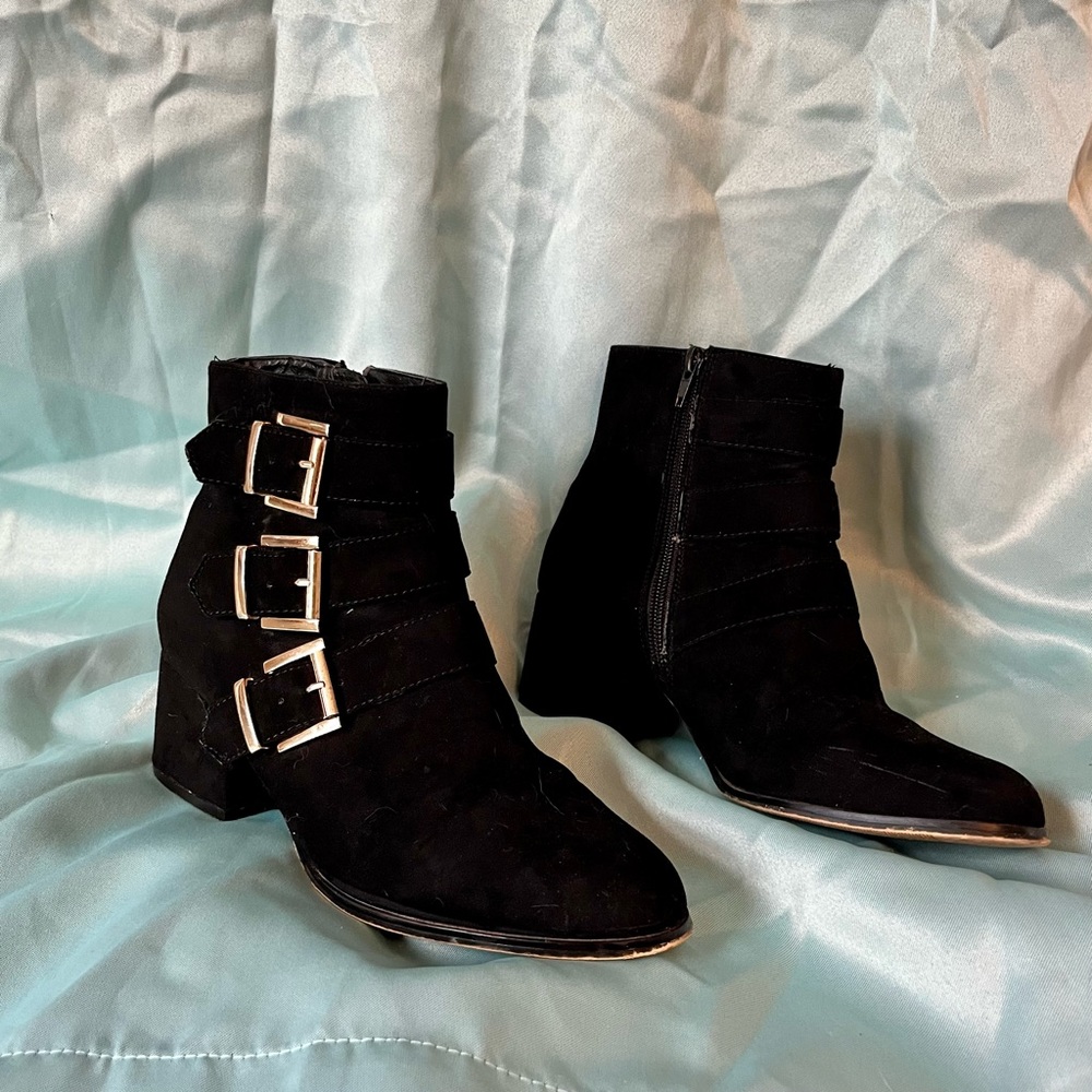 F21 black suede boots